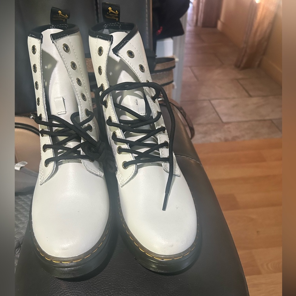 Dr. Martens Zavala Lace up Combat boots